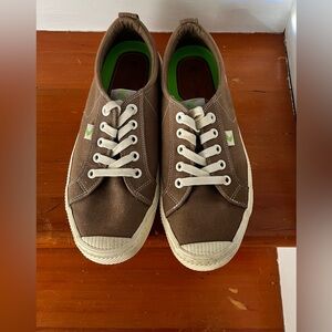 Cariama Canvas Lace Up Sneekers